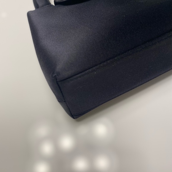 ❌SOLD❌Gorgeous Chanel Silk Top Handle - Picture 4 of 11